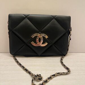 CHANEL Black Quilted Crossbody Bag with Gold Chain
